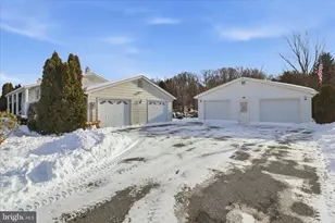 11 Hillymede Dr, Hummelstown, PA 17036 - Photo 8