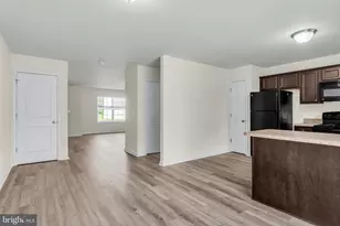 869 Gregs Dr, Harrisburg, PA 17111 - Photo 8