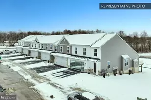 1015 Ashleigh Ln, Harrisburg, PA 17112 - Photo 4