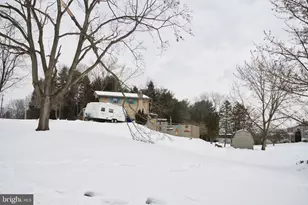 128 Circle Dr, Harrisburg, PA 17112 - Photo 2