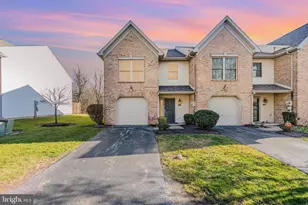 461 Waverly Woods Dr, Harrisburg, PA 17110 - Photo 1