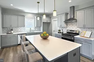 2424 Hawthorne Dr, Harrisburg, PA 17110 - Photo 4