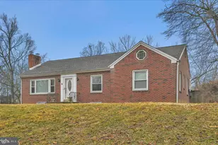 8 Crums Ln, Harrisburg, PA 17112 - Photo 2