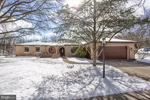 4265 Beaufort Hunt Dr, Harrisburg, PA 17110 - Photo 2