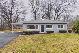 815 Twin Oaks Dr, Hummelstown, PA 17036 - Photo 1