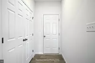 7843 Oakbrook Dr, Harrisburg, PA 17112 - Photo 8