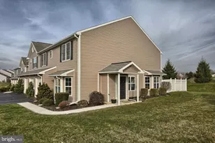 150 Merlin Dr, Hummelstown, PA 17036 - Photo 2