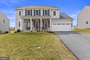 182 Magnolia Dr, Middletown, PA 17057 - Photo 2