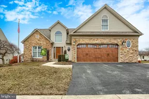 216 Fox Grove Pl, Hummelstown, PA 17036 - Photo 2