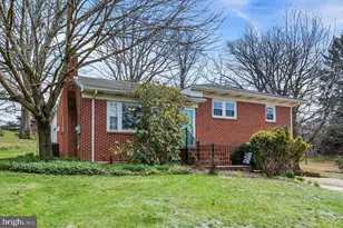 54 Grandview Rd, Hummelstown, PA 17036 - Photo 2