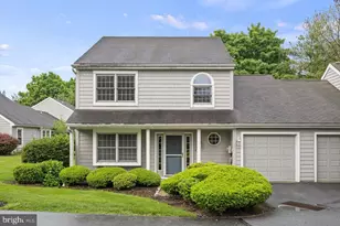 262 Crescent Dr, Hershey, PA 17033 - Photo 1