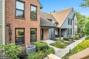 1127 Wicklow Ct, Hummelstown, PA 17036 - Photo 2