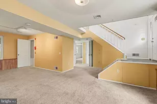 221 Lamp Post Ln, Hershey, PA 17033 - Photo 4