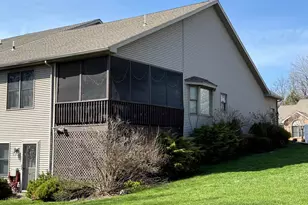 6401 Whisper Wood Ln, Harrisburg, PA 17112 - Photo 4