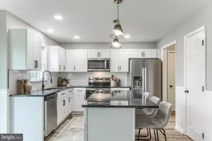 128 Azalea Dr, Hershey, PA 17033 - Photo 2