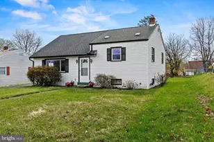5209 Crestwood Dr, Harrisburg, PA 17109 - Photo 2