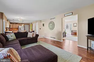 6126 Chatham Ct, Harrisburg, PA 17111 - Photo 8