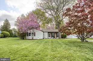 114 Heather Dr, Harrisburg, PA 17112 - Photo 2