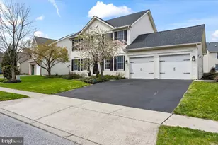 1939 Creek Hollow Ln, Hershey, PA 17033 - Photo 2