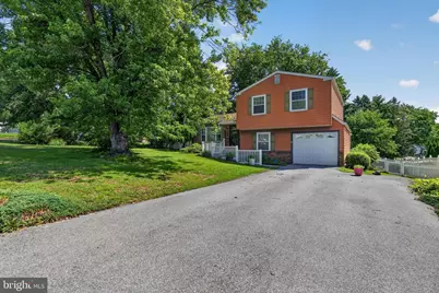 826 Lark Drive, Harrisburg, PA 17111 - Photo 2
