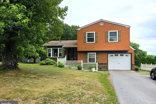 826 Lark Dr, Harrisburg, PA 17111 - Photo 4