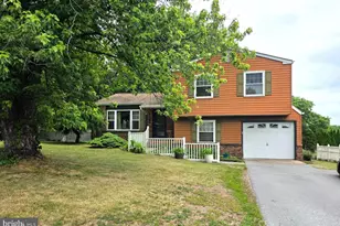 826 Lark Dr, Harrisburg, PA 17111 - Photo 2