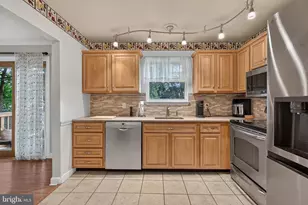 826 Lark Dr, Harrisburg, PA 17111 - Photo 10