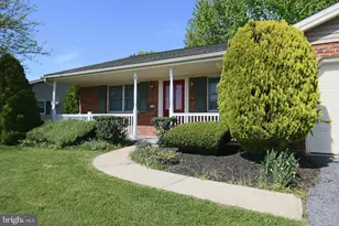 1370 Woodridge Dr, Middletown, PA 17057 - Photo 2