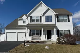 1813 Silverleaf Ln, Palmyra, PA 17078 - Photo 2