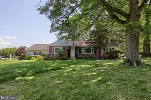 599 Colonial Club Dr, Harrisburg, PA 17112 - Photo 2