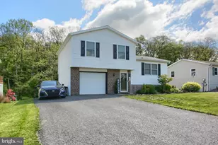 261 Ridgewood Dr, Millersburg, PA 17061 - Photo 2
