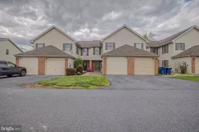 886 Woodridge Drive, Middletown, PA 17057 - Photo 2