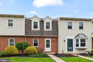 13 Garden Ct, Elizabethtown, PA 17022 - Photo 2