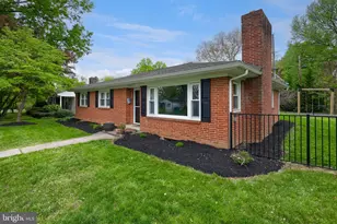 43 Oak Ln, Hershey, PA 17033 - Photo 2