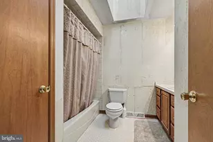 802 Leeds Ct, Harrisburg, PA 17112 - Photo 16