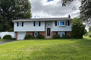 479 Sue Dr, Hummelstown, PA 17036 - Photo 2