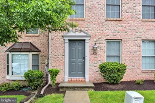 305 Saddle Ridge Ct, Harrisburg, PA 17110 - Photo 2