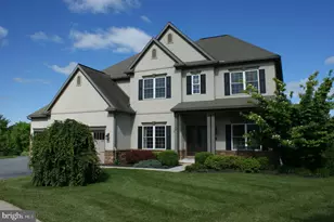 140 Woods Edge Dr, Hummelstown, PA 17036 - Photo 2