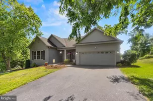 4736 Chatham Way, Harrisburg, PA 17110 - Photo 2