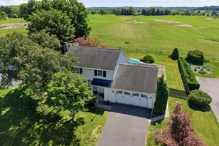 387 Yorktown Rd, Hershey, PA 17033 - Photo 2