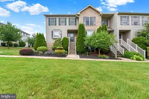 925 Woodridge Dr, Middletown, PA 17057 - Photo 2