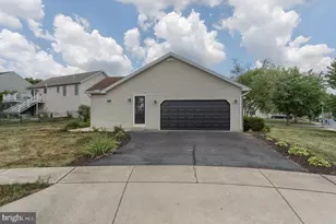 1 Sweet Arrow Dr, Hummelstown, PA 17036 - Photo 4
