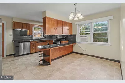 442 W Caracas Avenue, Hershey, PA 17033 - Photo 6
