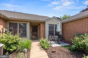 89 Cambridge Dr, Hershey, PA 17033 - Photo 1
