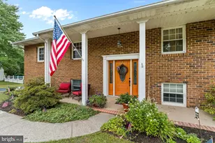 4462 Woodcrest Dr, Elizabethtown, PA 17022 - Photo 4
