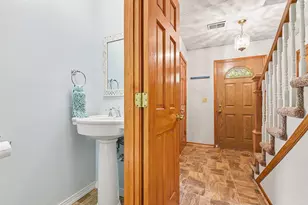 992 Martin Ln, Harrisburg, PA 17111 - Photo 6