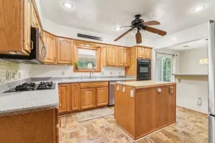 992 Martin Ln, Harrisburg, PA 17111 - Photo 14