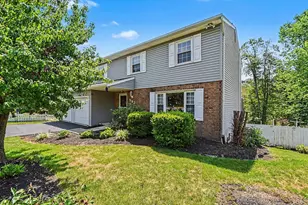992 Martin Ln, Harrisburg, PA 17111 - Photo 4