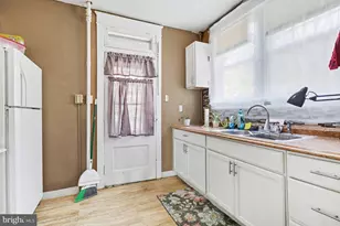 2038 Market St, Harrisburg, PA 17103 - Photo 12