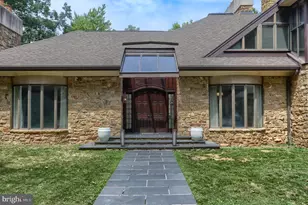 51 Hill Manor Dr, Hershey, PA 17033 - Photo 2